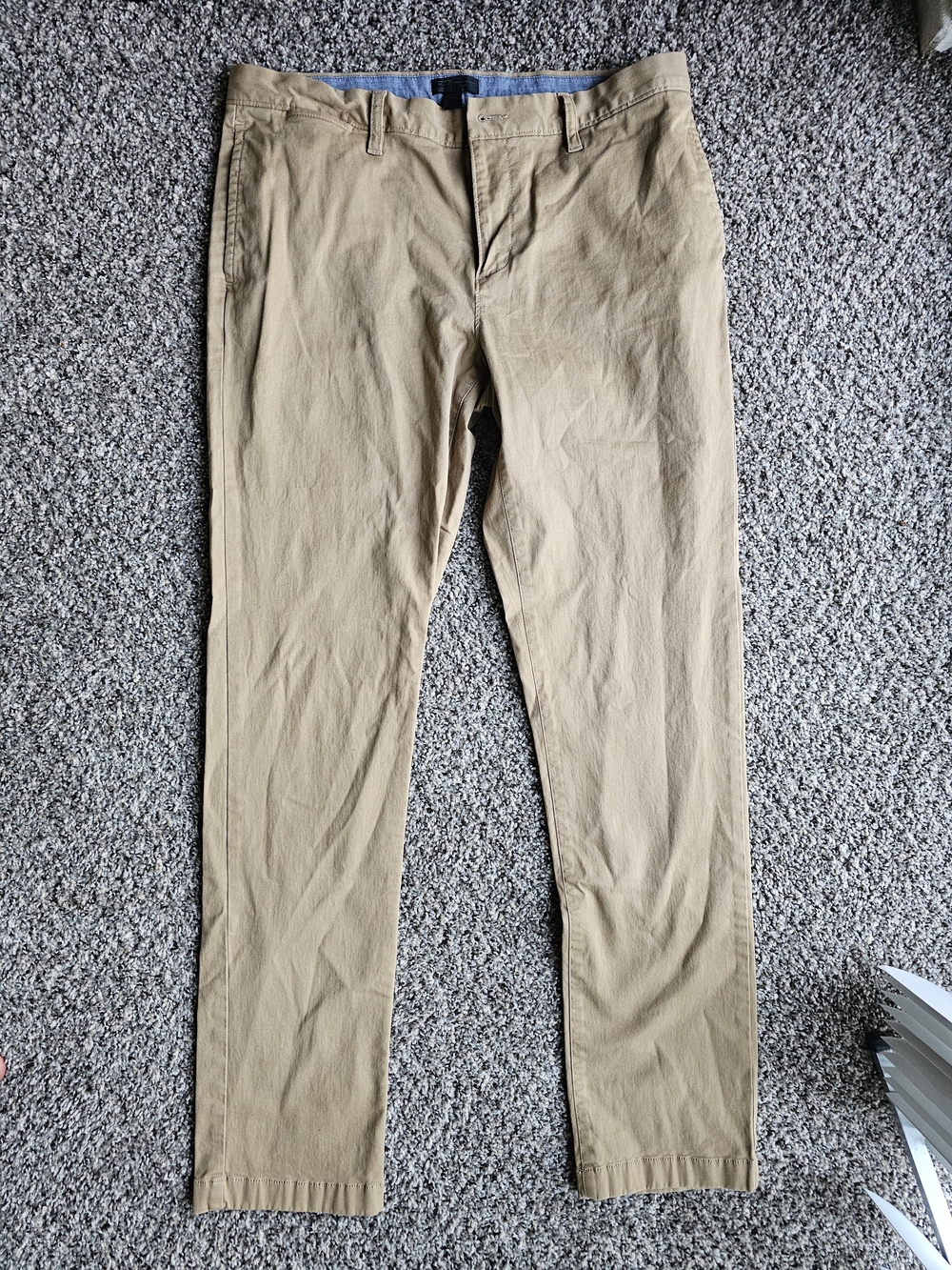 14th & Union Slim Straight Chinos in Khaki Tan